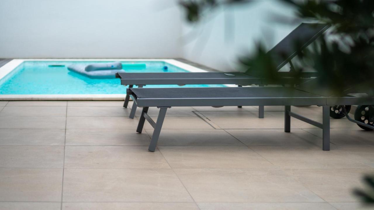 Villa Dea - Dein Rueckzugsort Am Meer Mit Beheiztem Pool Vrsi Exterior photo