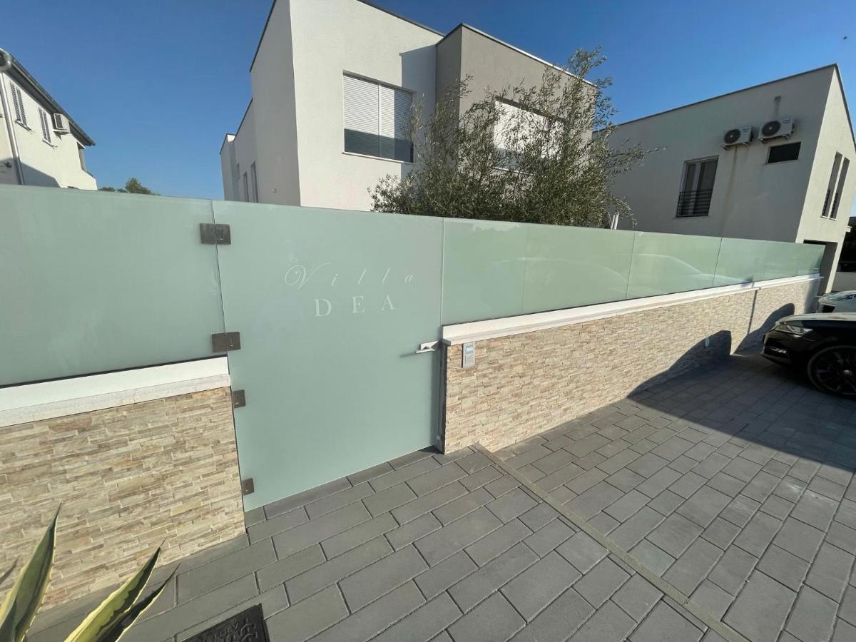 Villa Dea - Dein Rueckzugsort Am Meer Mit Beheiztem Pool Vrsi Exterior photo